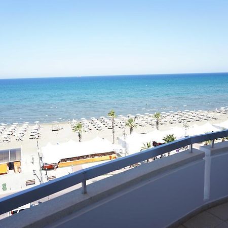 Lazuli Sea View Beachfront Ap 43 Larnaca Exteriör bild