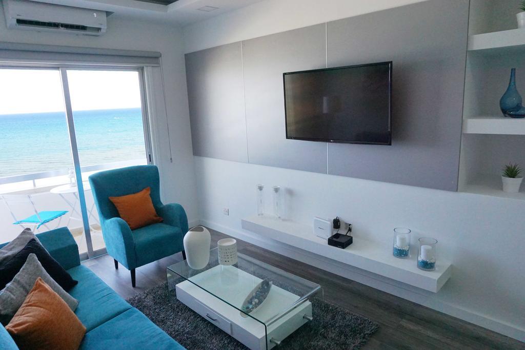 Lazuli Sea View Beachfront Ap 43 Larnaca Exteriör bild