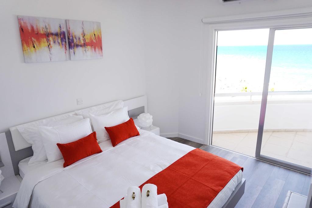 Lazuli Sea View Beachfront Ap 43 Larnaca Exteriör bild