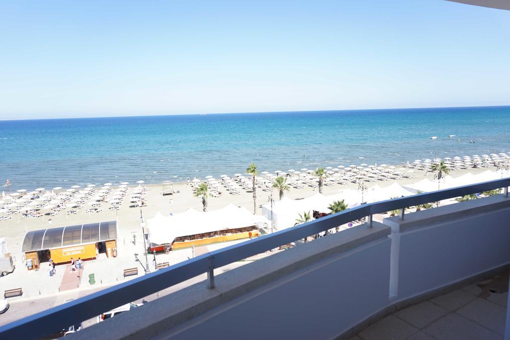 Lazuli Sea View Beachfront Ap 43 Larnaca Exteriör bild